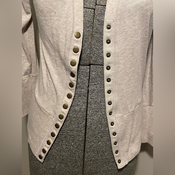 Colorstory Snap Cardi in Oatmeal, fits like a small - Picture 2 of 5